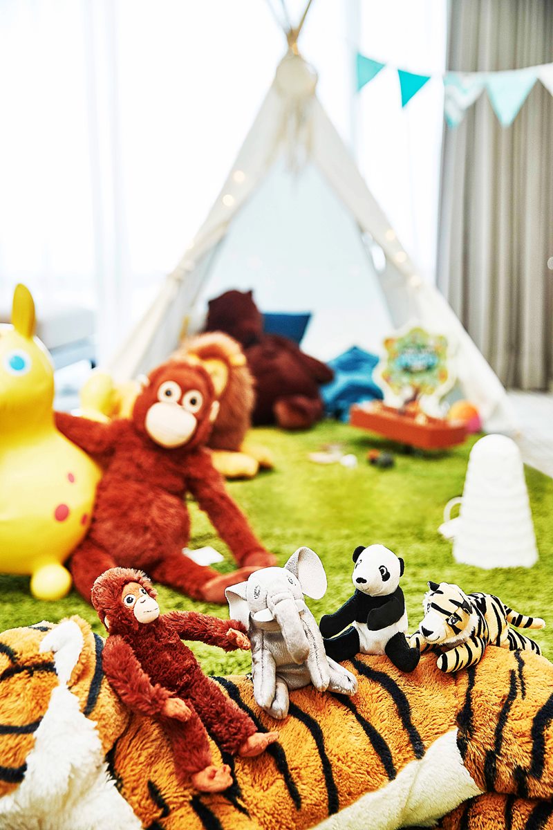 媽！房間裡有獅子！限時優惠 入住帳篷叢林風套房還送超可愛動物布偶！