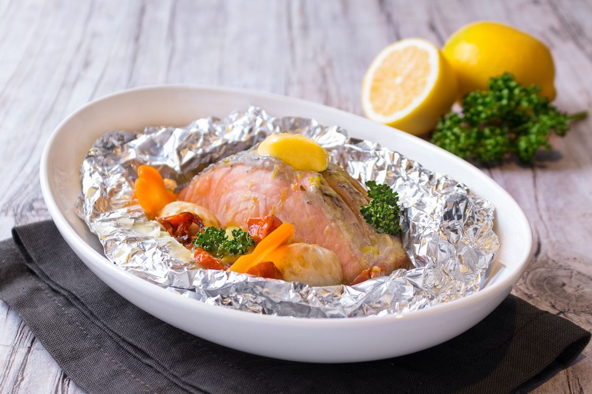 原來做菜這麼easy！15分鐘鮭魚排上菜用電鍋就可以