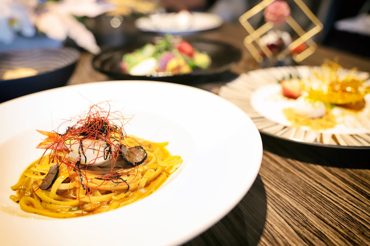 牛排控必吃！米其林推薦牛排館推680元，吃牛排與深海鱸魚套餐！