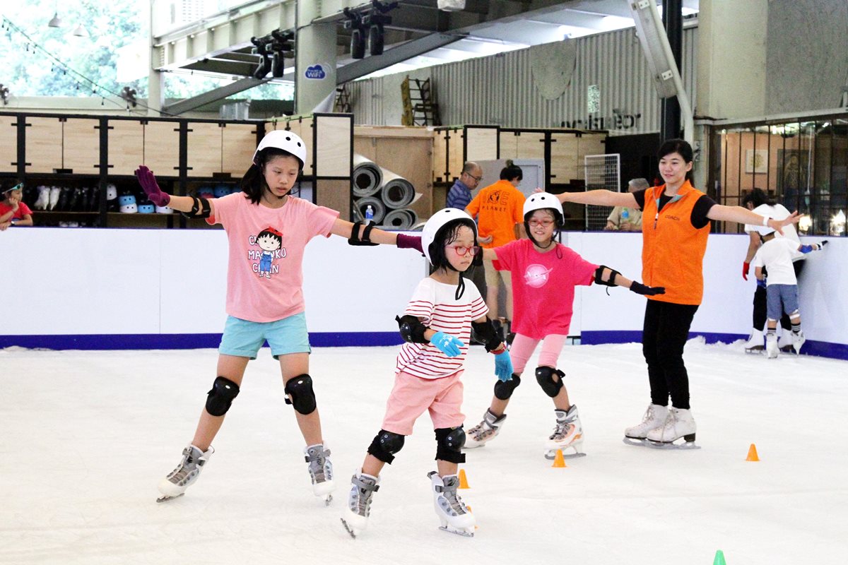 【食尚獨家】好涼啊！台灣首座「夏季戶外溜冰場」開幕   8月底前送你免費「涼涼溜」 