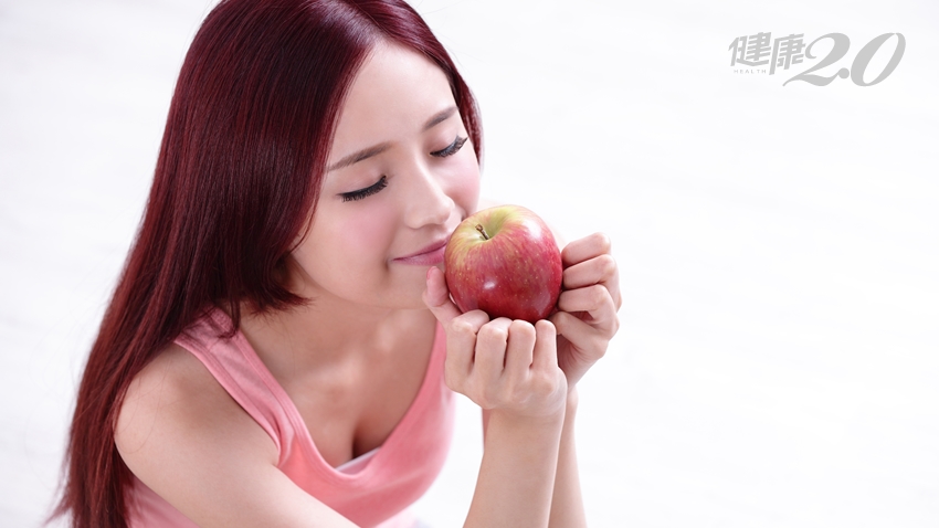 聞蘋果也能舒緩頭痛？８種天然好食物解頭痛