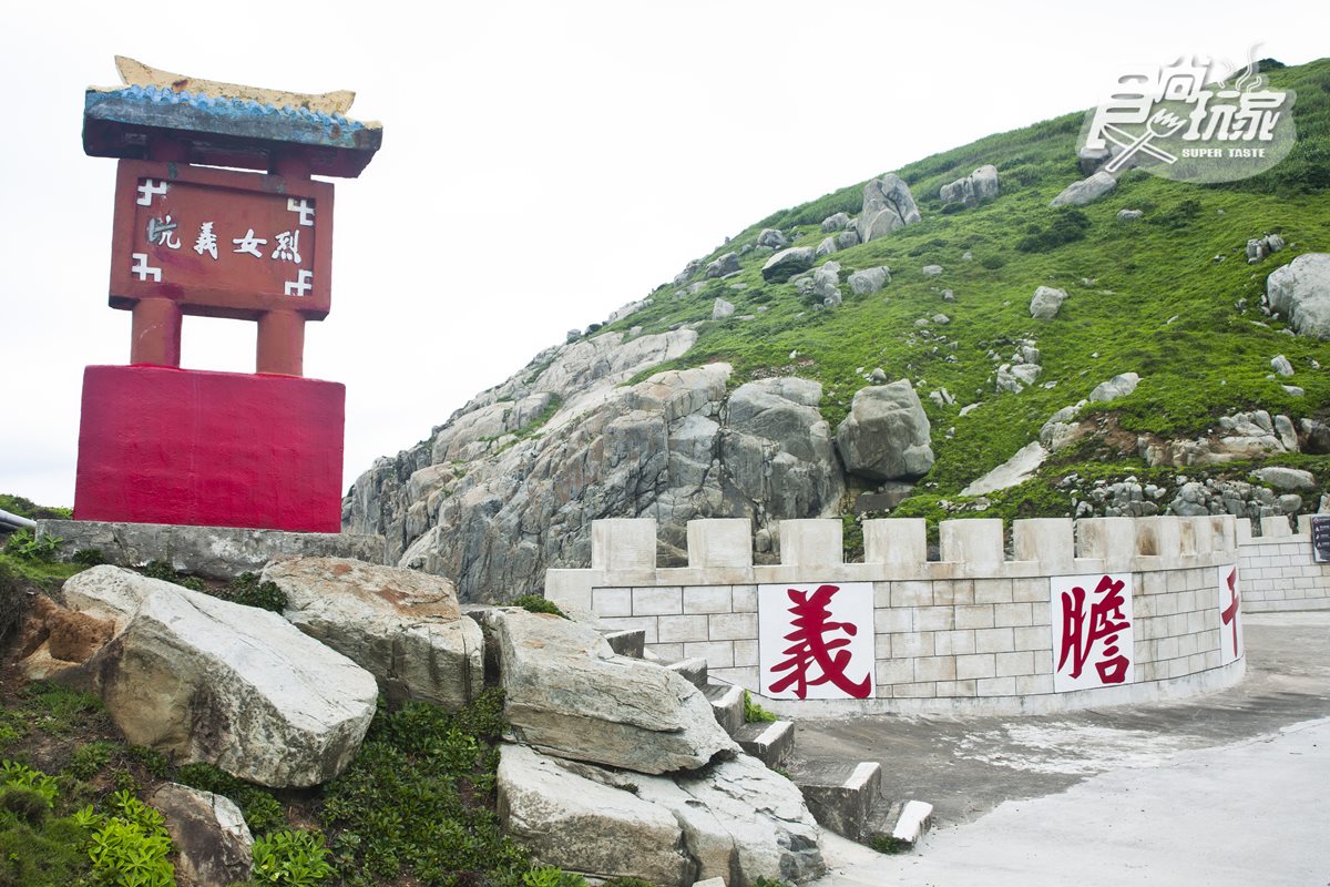 台灣「國境之北」6大奇景你看過嗎？小希臘美景燈塔、岩縫聽濤觀浪、2人高圓鼓巨石