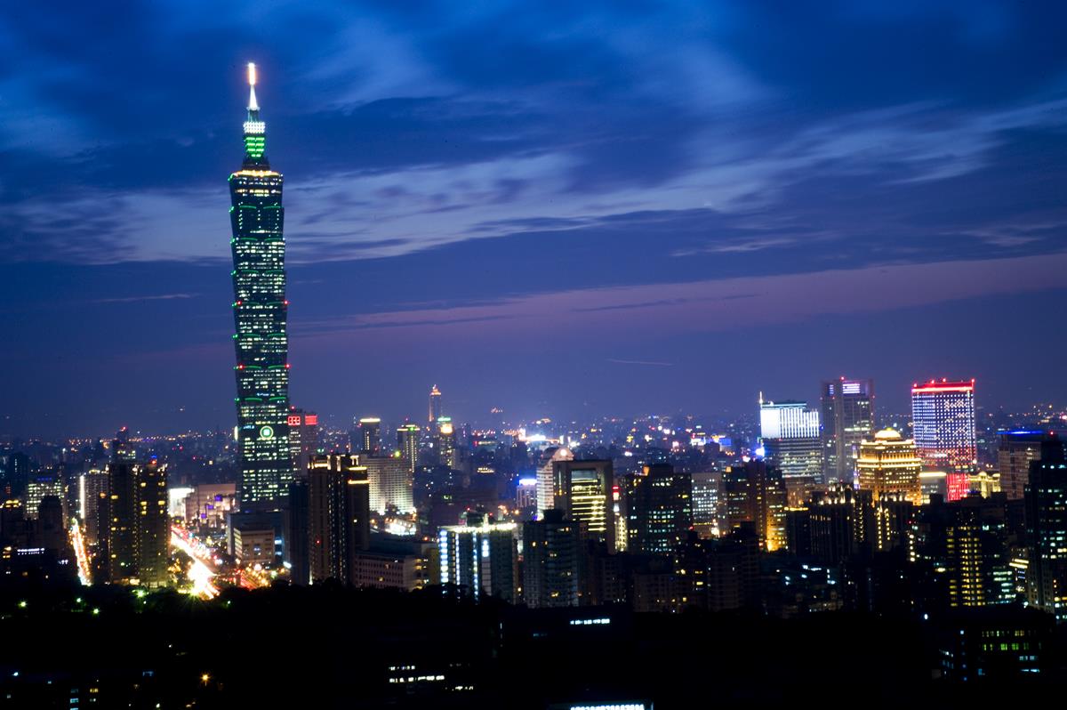 整個8月都免錢！37秒登上台北101，賞城市夜景只有「他」不用錢！