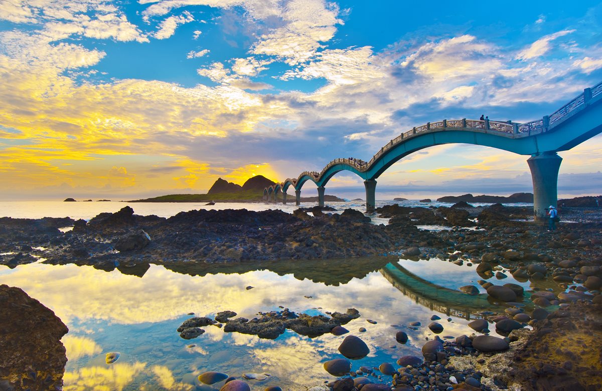 美呆了！名攝影師搶拍台灣「4大奇景」→﻿東海岸竟有「上帝之光」