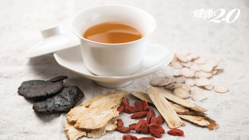 中醫師的解毒護膚方：養肝茶當水喝、清晨蒸文蛤湯