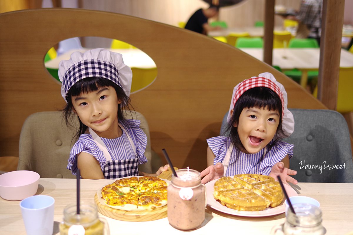 萌萌小食神體驗！台中超美「體驗式親子餐廳」 迷你中島做披薩、鬆餅 