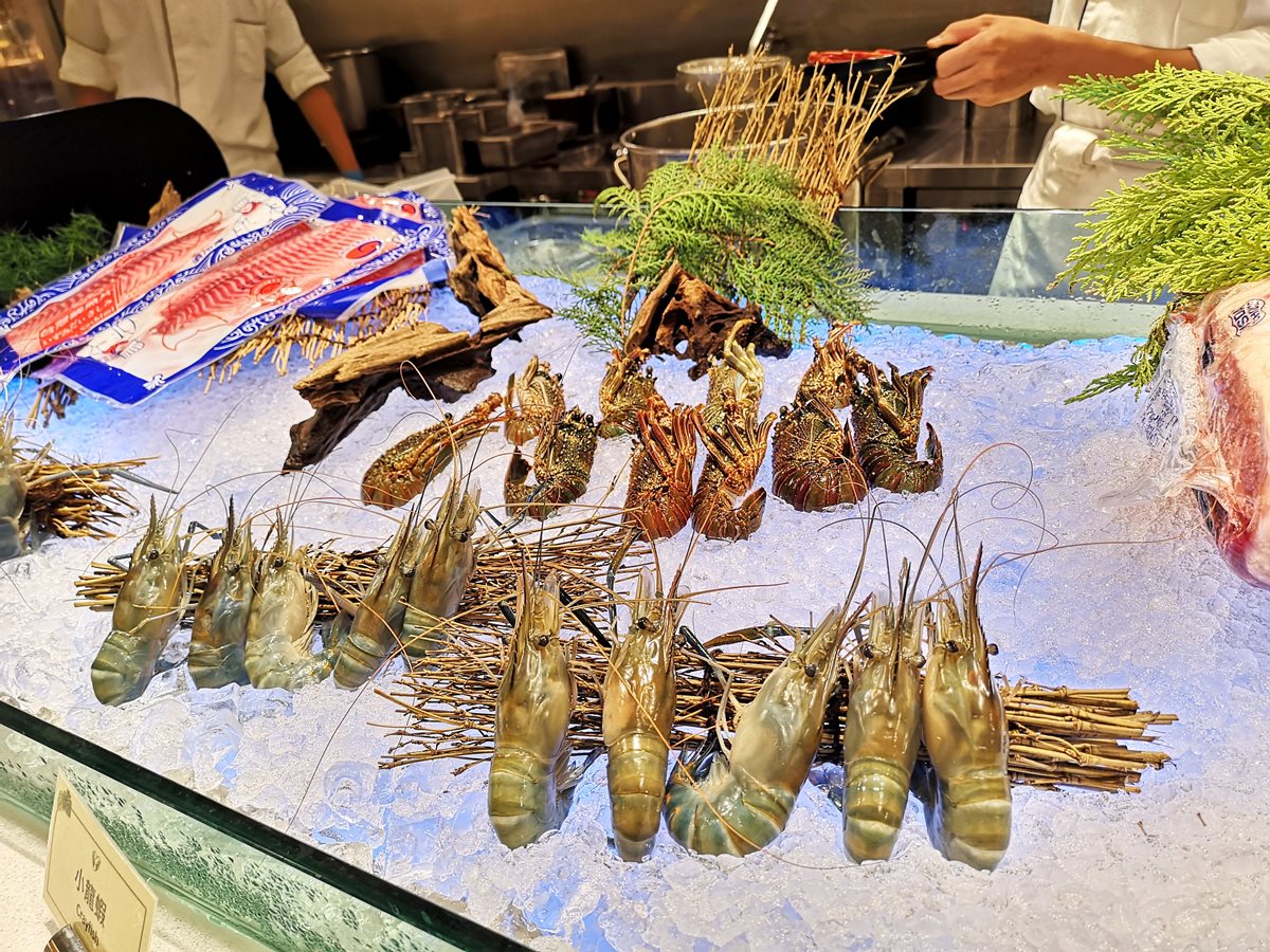 【新開店】每日直送200公斤活蝦！新莊最大BUFFET人氣爆棚   8道泰國蝦料理「吃嗨了」