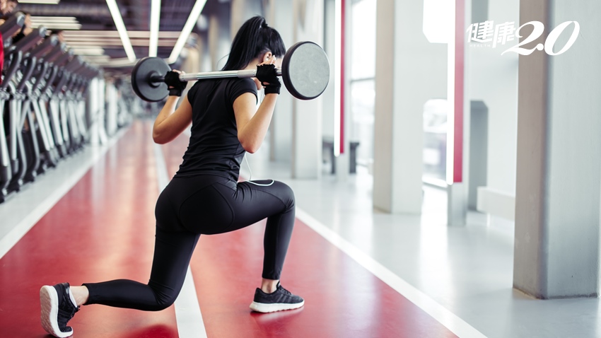 運動後狂補高蛋白就可長肌肉?　營養師說：還要補醣才有用