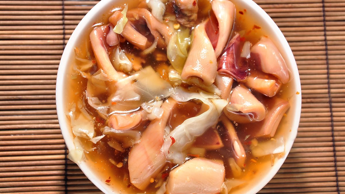 板橋人逛「黃石市場」必吃這2攤：生炒魷魚加綜合、50年古早味肉羹麵