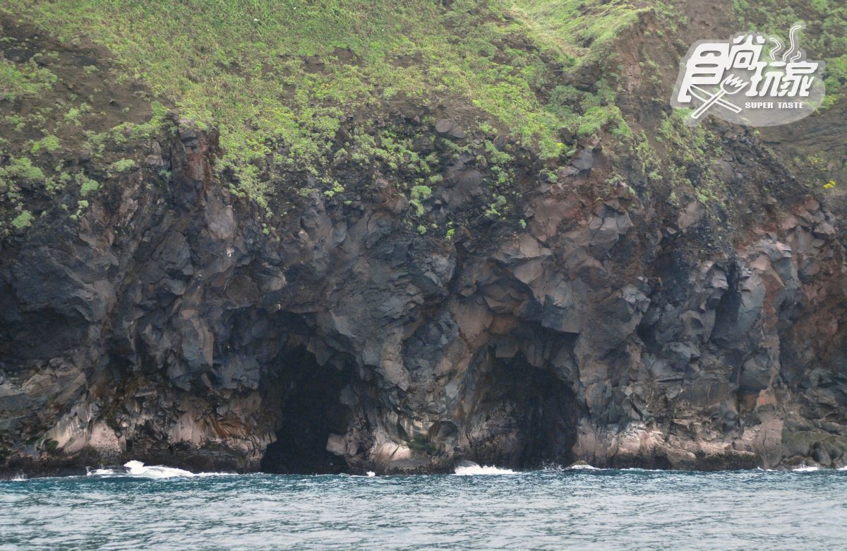 從來沒這麼近看過龜山島！搭船賞八景 人品好還可遇到海豚開趴踢