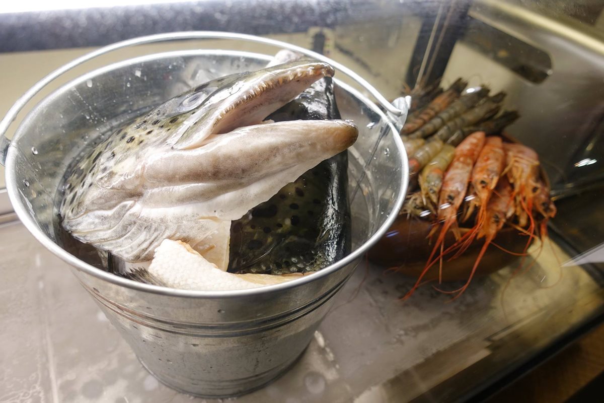 【新開店】天使紅蝦1隻35元！宜蘭最猛「超市鍋物店」吃到飽 30種蔬菜任選 