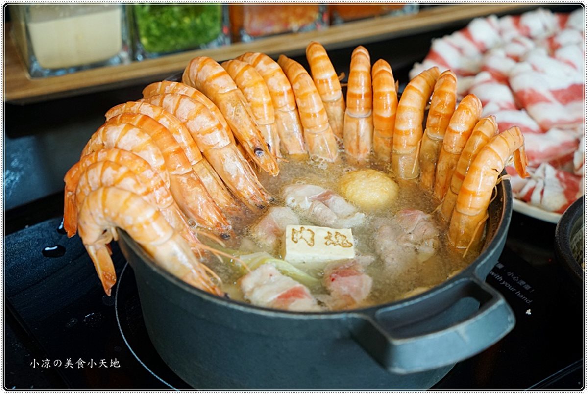 這鍋有點狂！超猛「海陸痛風餐」 750克大肉盤、6種澎湃鮮蝦上桌吸睛