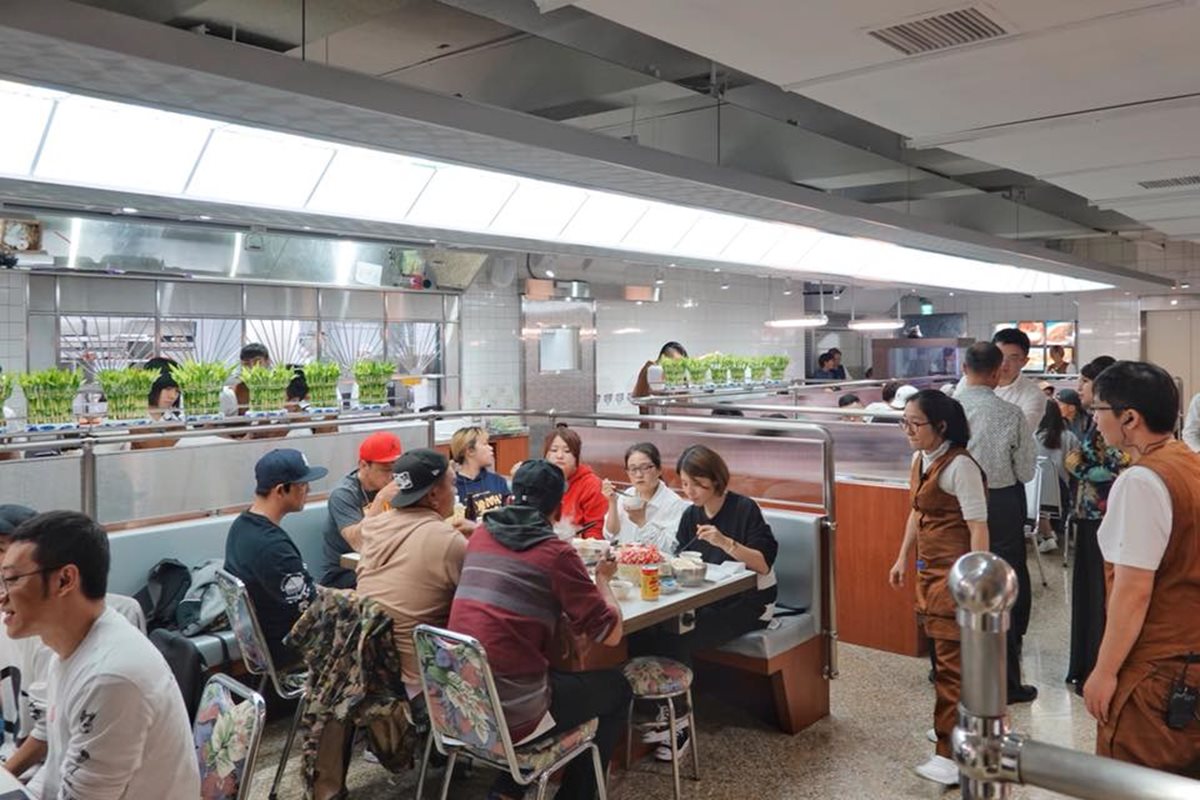 「詹記」麻辣鍋台北店真的開了！濃濃台味裝潢吃鍋讓人重回台灣90年代！