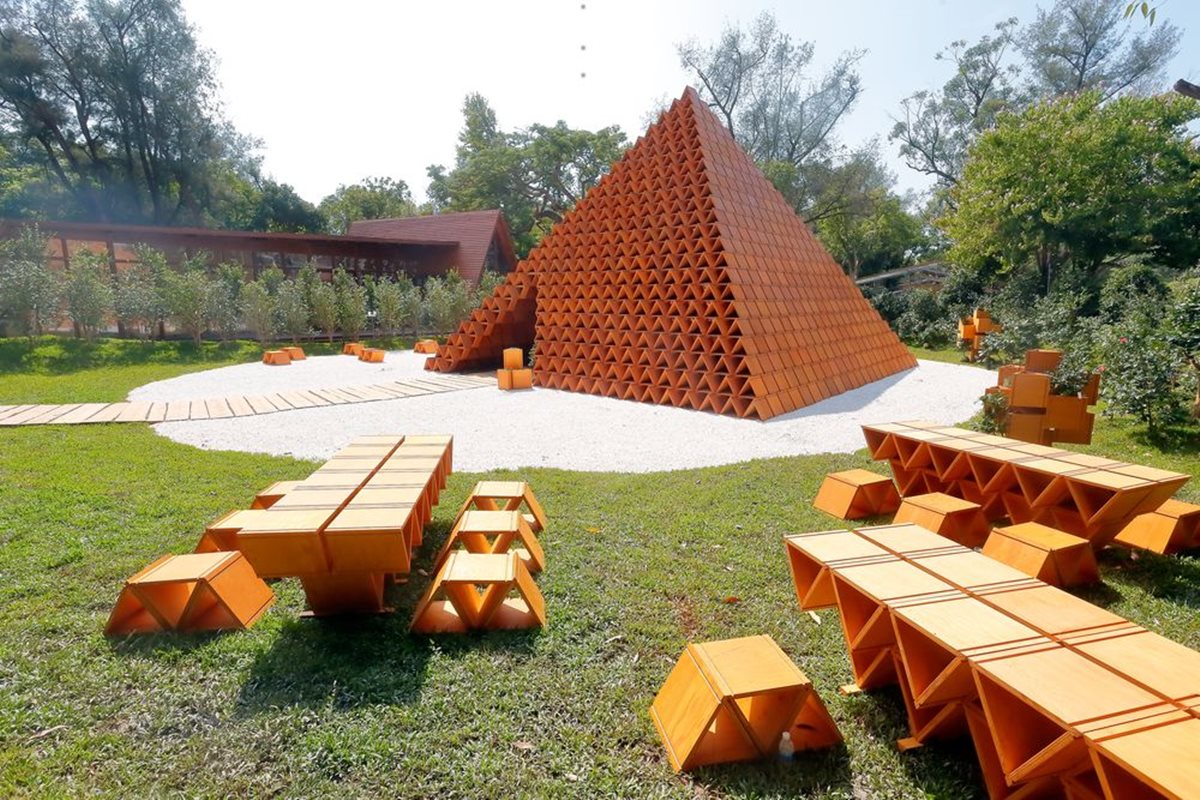 台中花博出現「金字塔」展出上千種茶花！大師用1,472個積木打造（文末抽台中老爺住宿）
