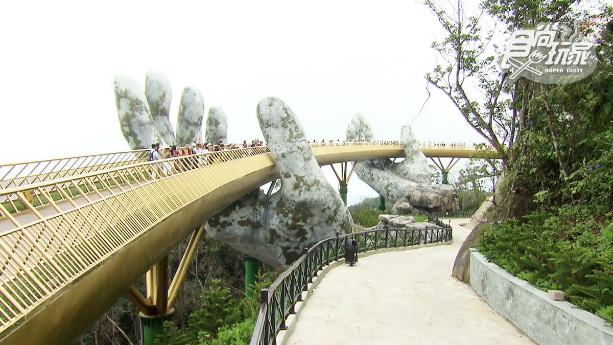 新打卡熱點！最狂天空步道「巨手托橋」，好像走入仙境