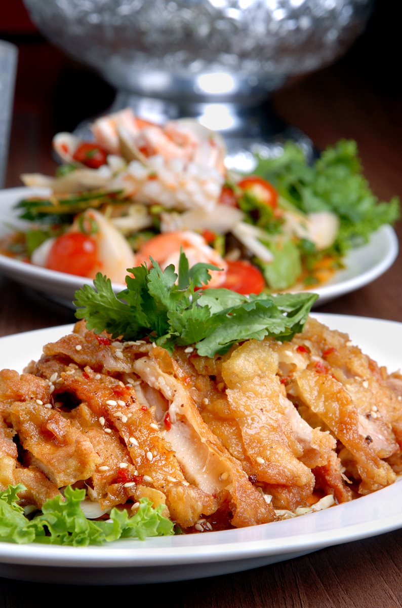 別再說「月亮蝦餅」是泰國菜！這3道「偽泰菜」你已經傻傻吃了很久