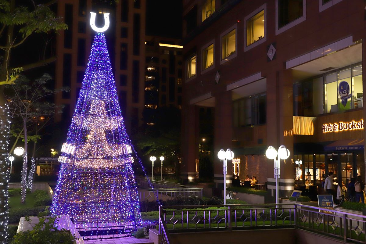 全台唯一的「啤酒聖誕樹」在台北！美拍最推「神祕光之門」一定是打卡熱點
