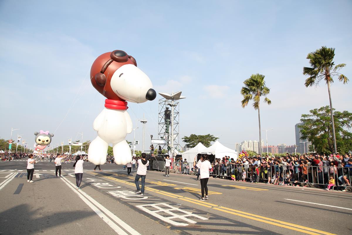 超萌軍團現身！亞洲最大23顆「卡通氣球遊行」本週六登場