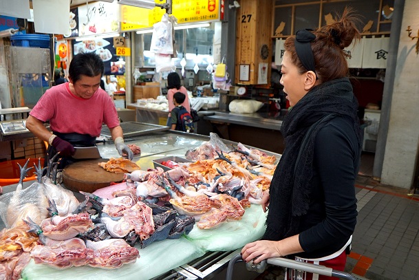 髮神變廚神！吳依霖獨門麻油雞料理快學，美味秘訣在「這味」