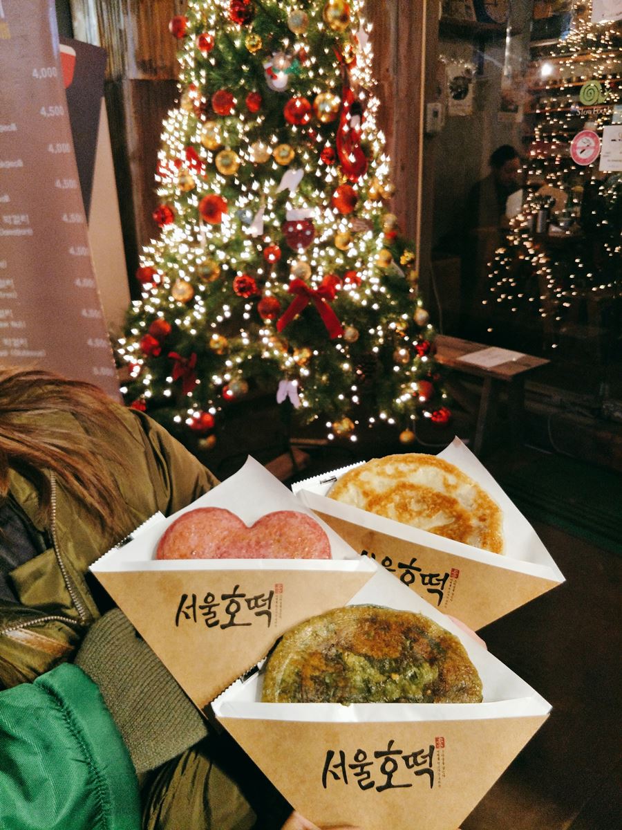 韓國街頭新發現！粉紅色「愛心」糖餅，好想和男友一起吃