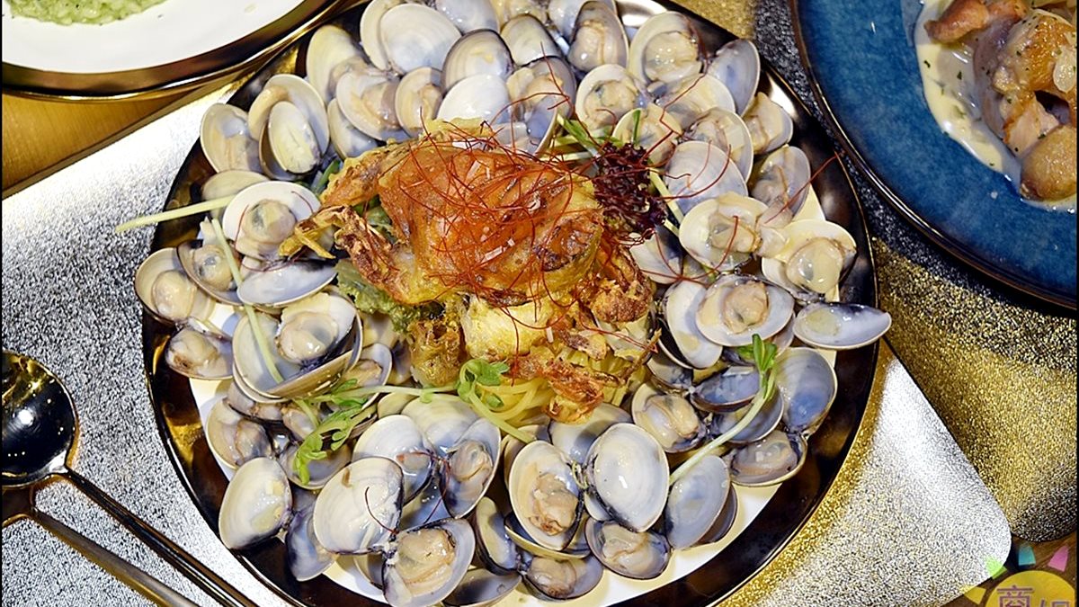滿到像座山！1斤蛤蜊義大利麵太驚人 還有「培根花生湯圓風味」 