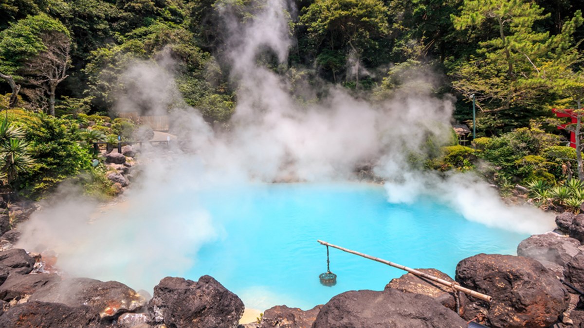 日旅遊網精選5大「泡湯景點」 這一家泉水是鮮紅色的！