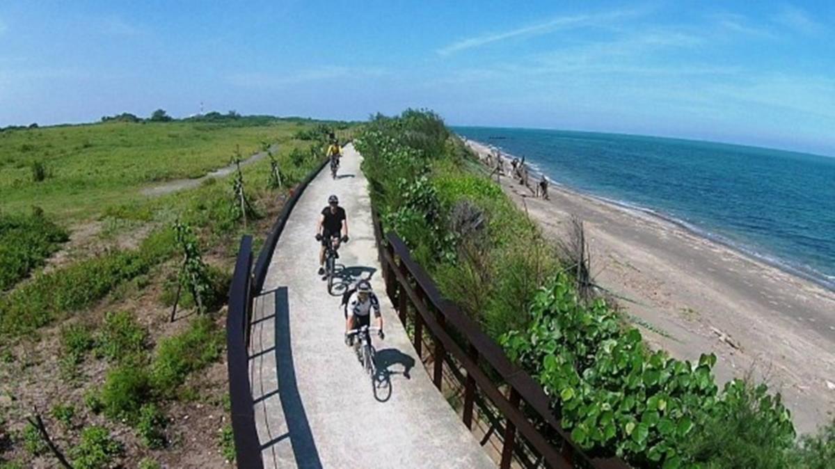 北海岸新亮點！全新「雙灣自行車道」一次玩淺水灣+白沙灣