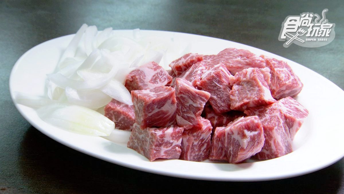 超厲害汕頭火鍋！可「客製化」肉片，連日本和牛也吃得到