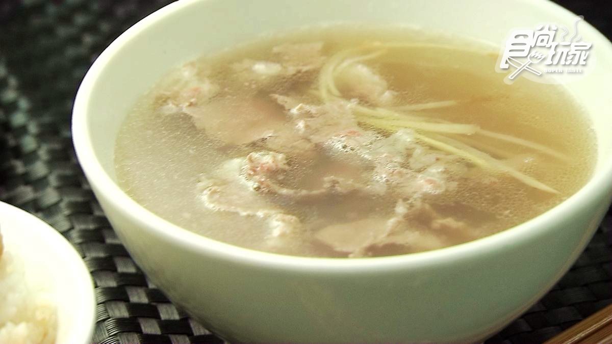 台南在地人激推！80年老店溫體牛肉湯，配肉燥飯牛肉加到爽