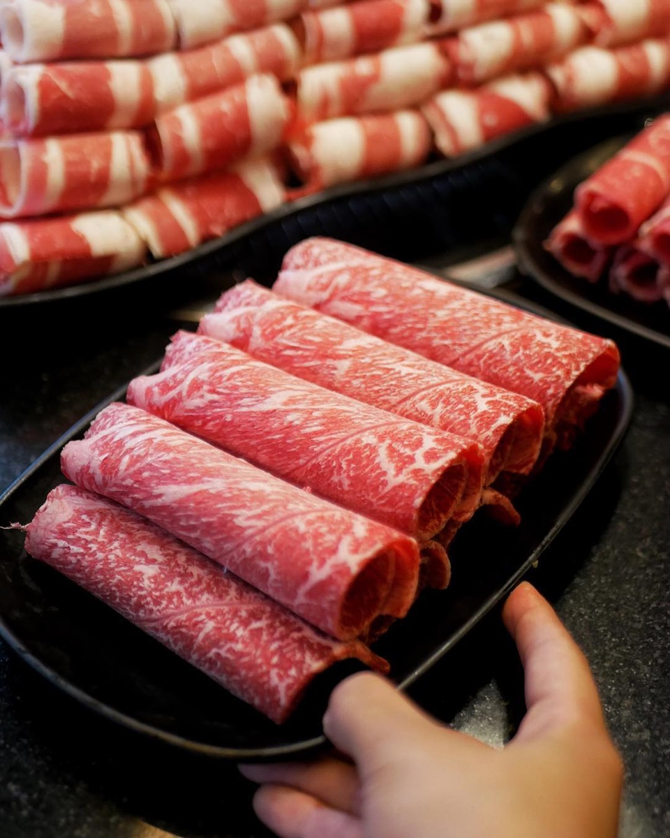 498燒肉吃到飽推「大湖草莓無限吃」 還免費升級「和牛任點」