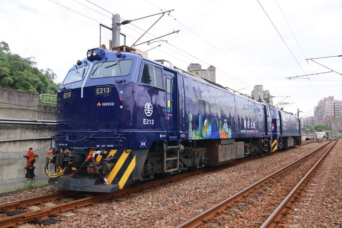 莒光號變身！大阪南海電鐵「藍武士號、日台友誼號」彩繪列車上路