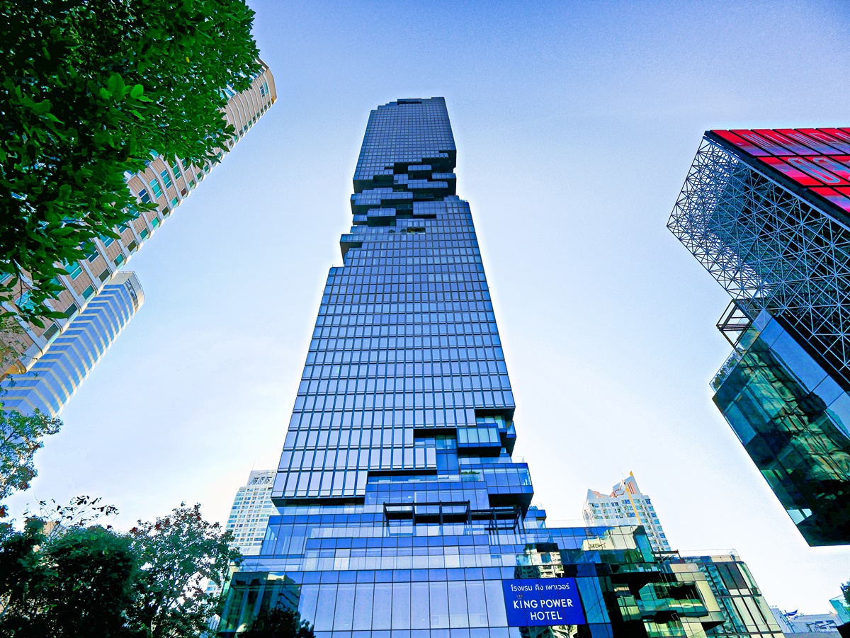 曼谷新地標！78樓「高空透明步道」腿軟拍網美照、360度賞無敵夜景