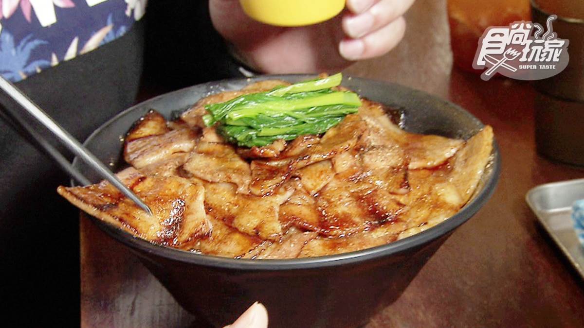好評道地日本丼飯！「烤五花肉丼」肉滿到看不見飯，加溫泉蛋更銷魂