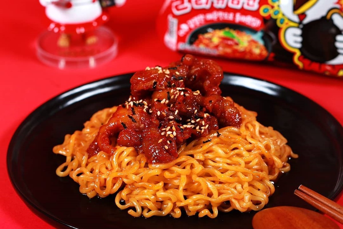 地獄的味道！韓國火紅「辣雞炒麵」推2款新品，辣到讓你灰飛煙滅