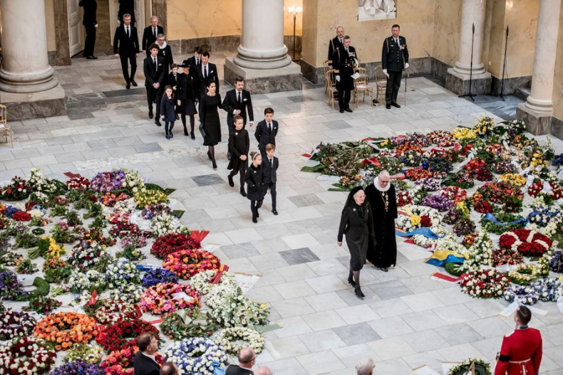 丹麥親王把禮物藏在了自己的葬禮：說好一輩子讓你開心，少一秒都不算