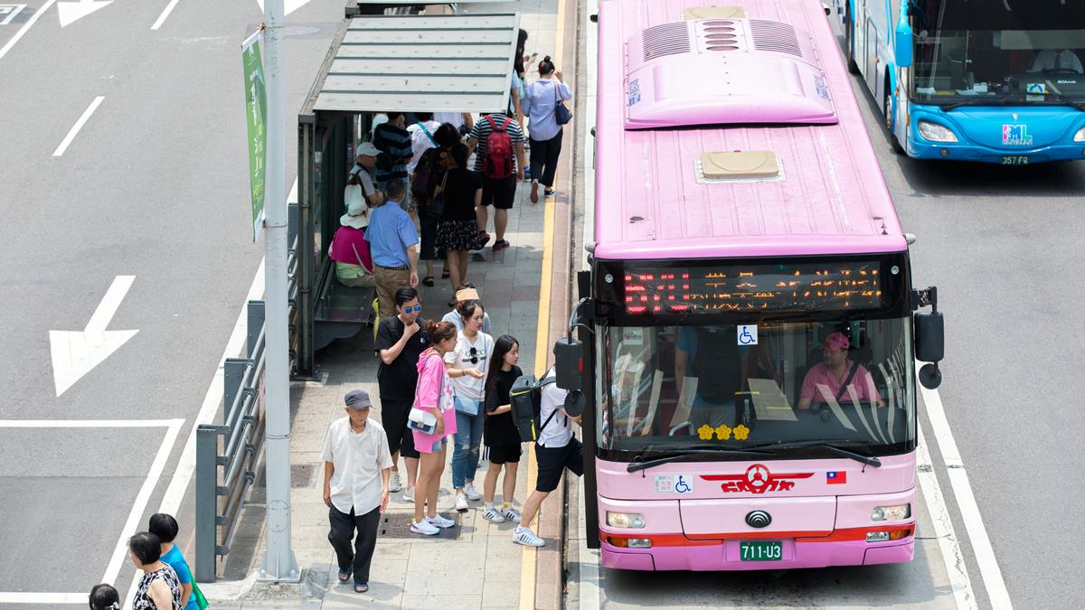 上下車都要嗶嗶！台北、新北「公車族新制」7月上路，少刷無轉乘優惠