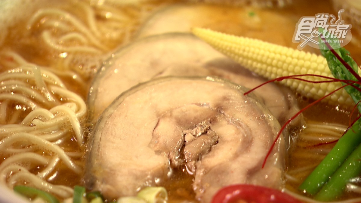 彰化人氣拉麵店！超濃厚雞湯麵，像媽媽熬的湯