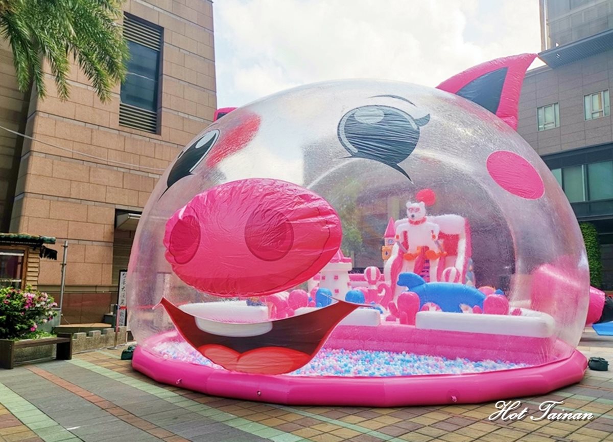 「豬頭」就是球池！台南超萌「透明粉紅豬樂園」　平日不限時任玩