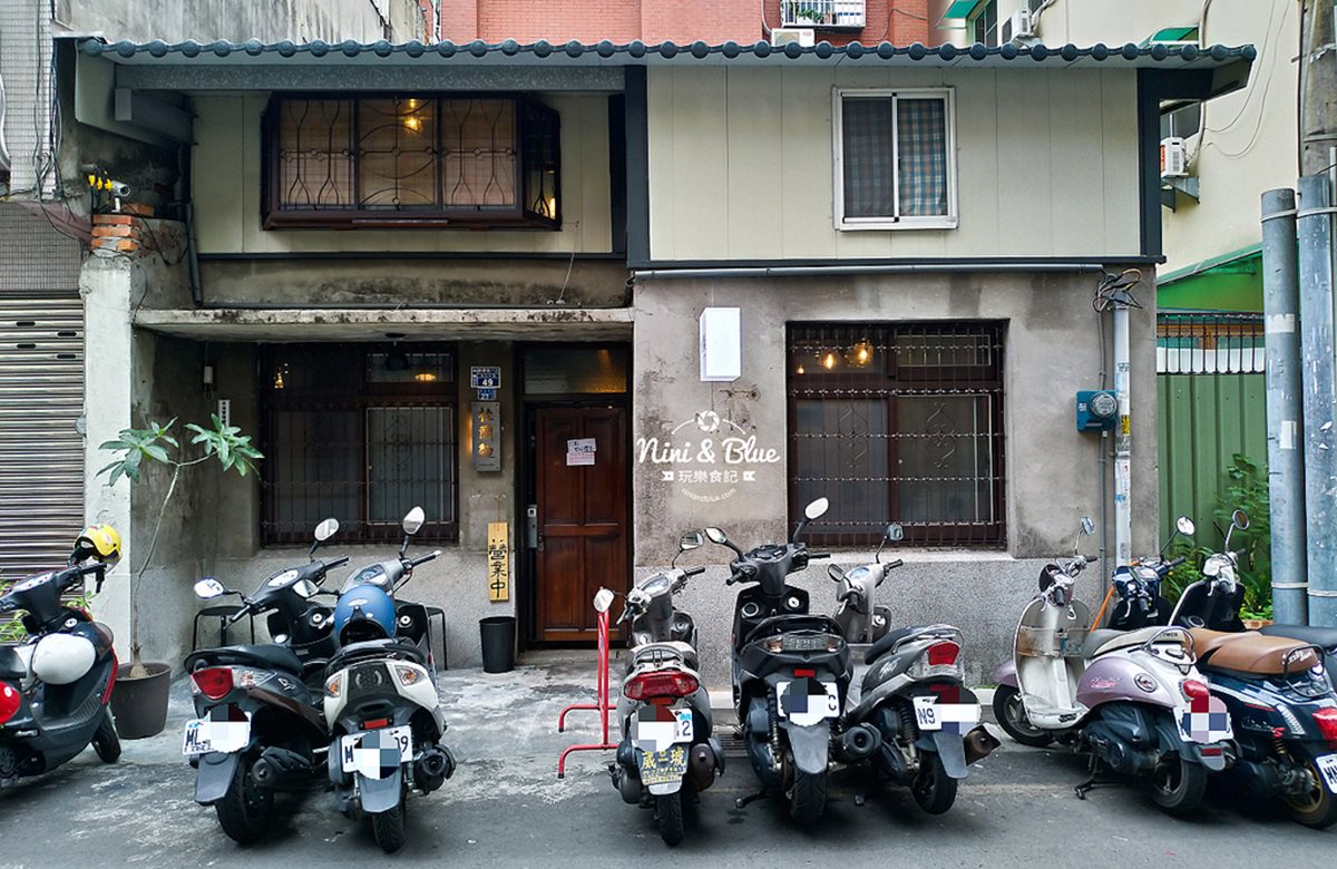 【新開店】50年台中老宅藏著「文青麵店」！銅板價必吃手切滷肉飯、乾拌麵