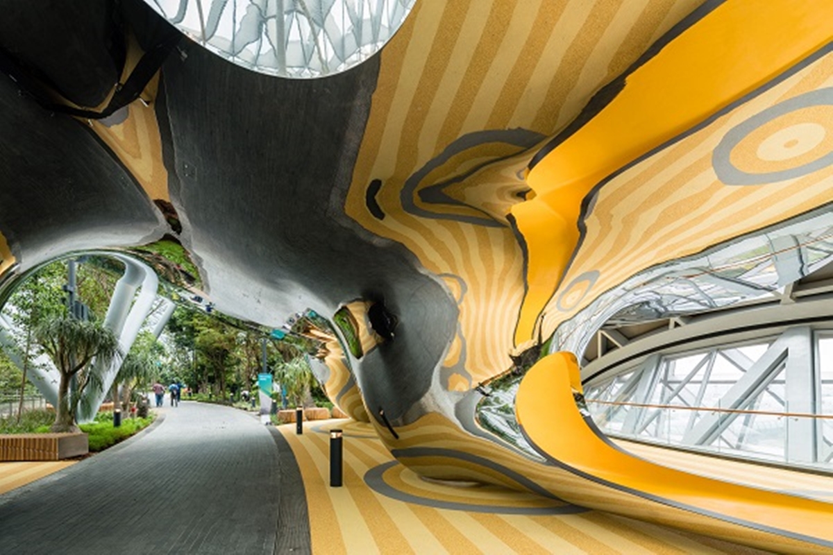 搶先看！新加坡打卡新熱點：40公尺高瀑布燈光秀+奇幻滑梯、鏡子迷宮