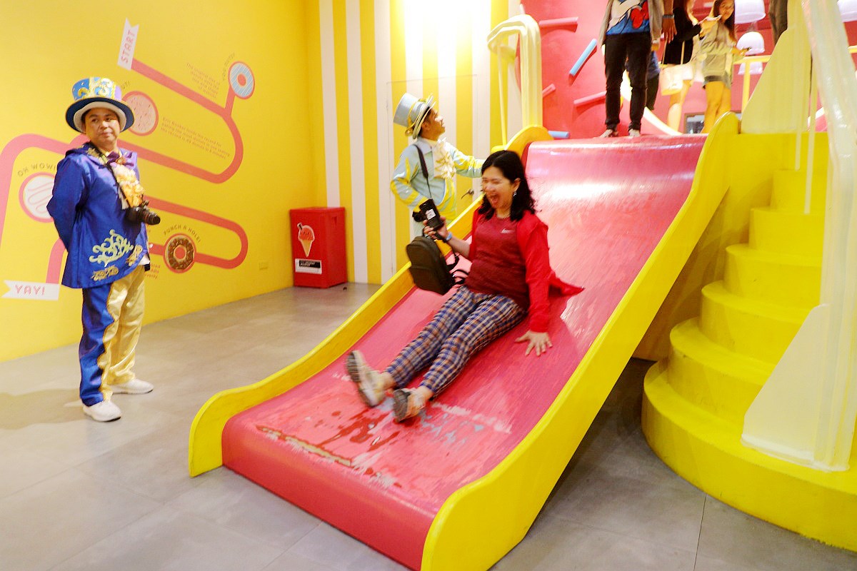 來拍網美照！「甜點」博物館泰迪熊軟糖比人高，還有甜甜圈溜滑梯