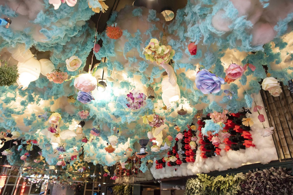 網美餐廳玩「變妝」！超華麗8公尺「樂高雲」成IG新亮點