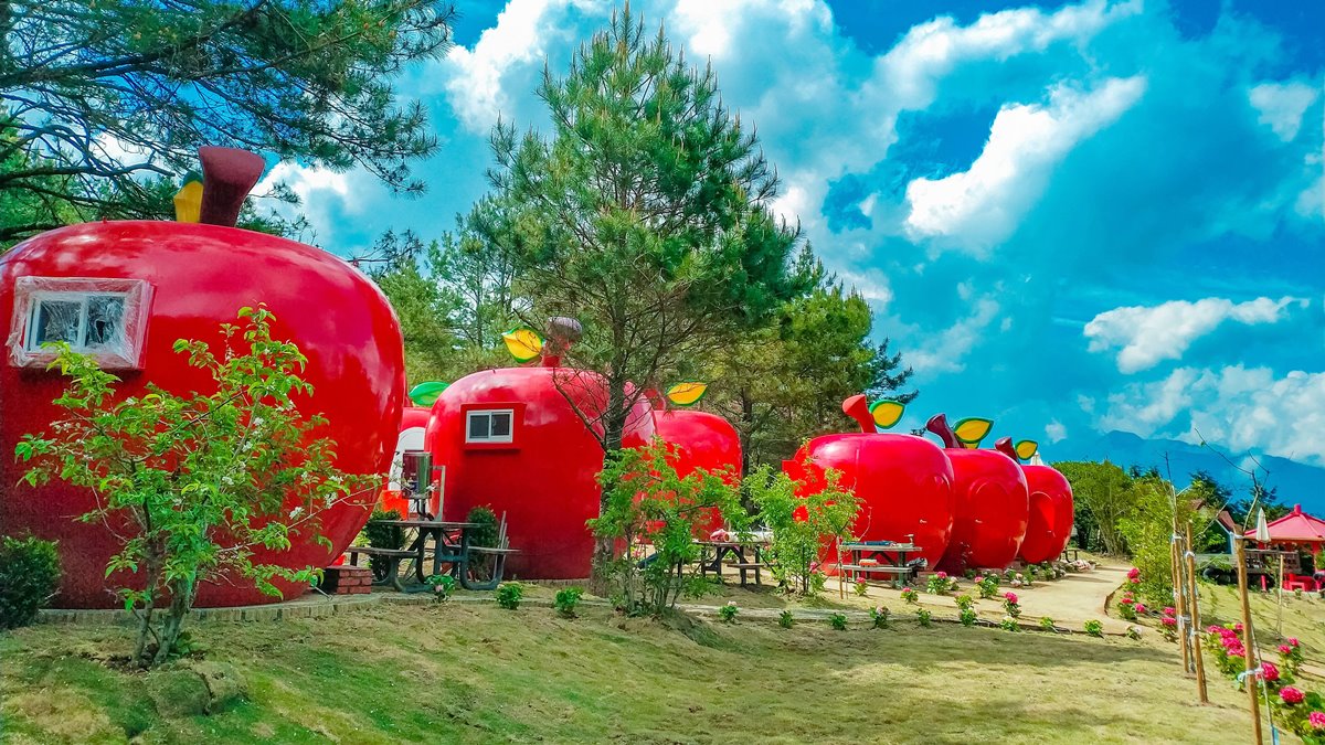 露營新手想住！超萌「蘋果屋」18顆巨大蘋果曝光，5月試營運
