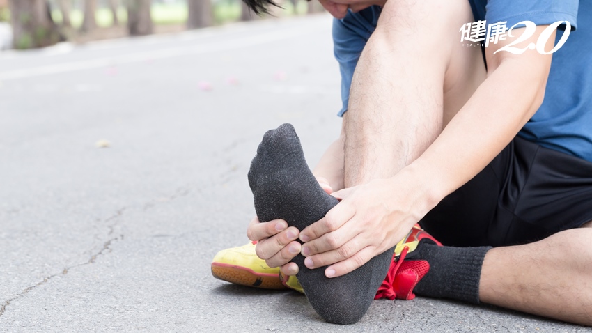 足底筋膜炎痠痛貼布貼5年無效？出現6症狀小心「腳中風」