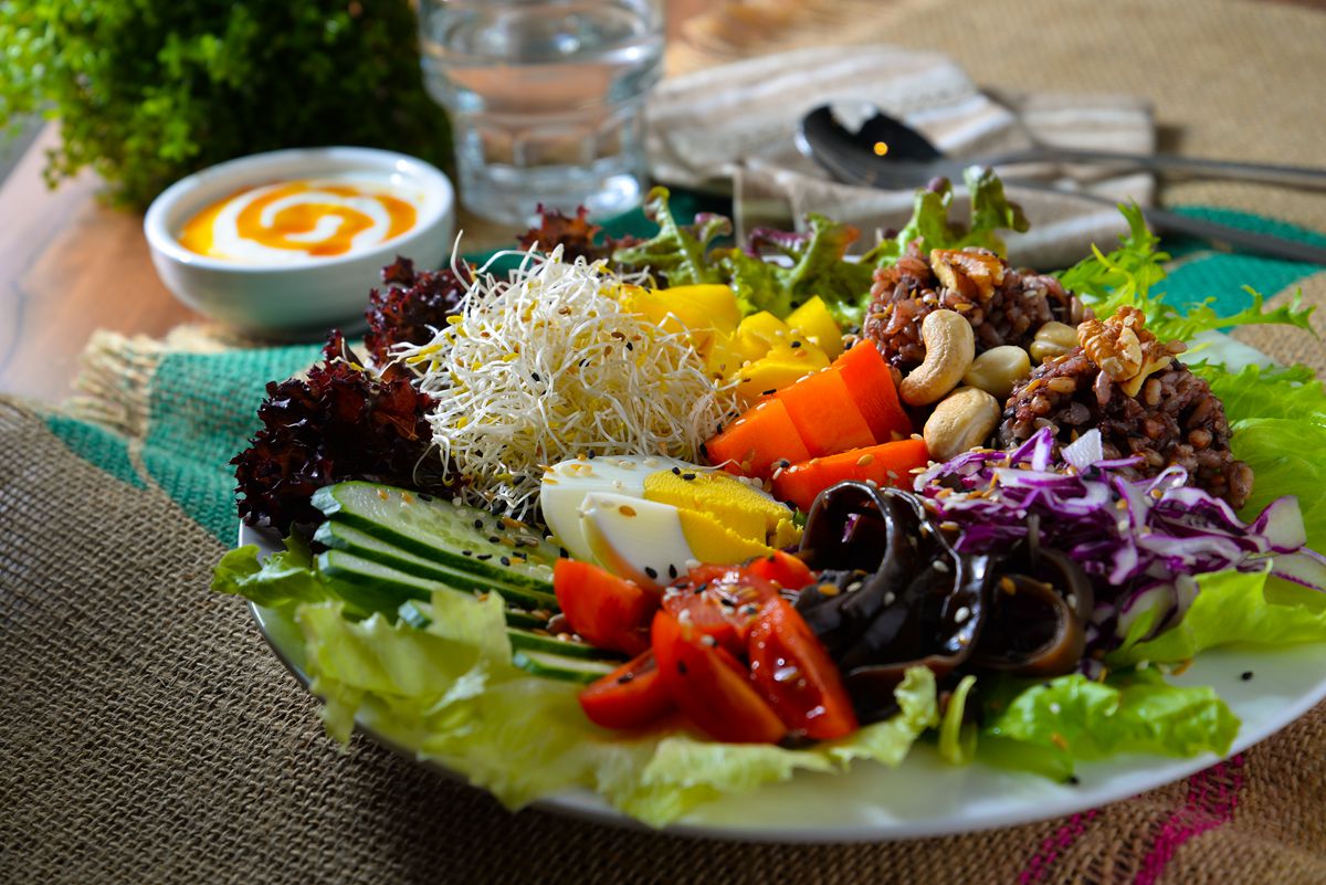 「飽食系沙拉」特別企劃！大份量+雙人餐，手機號碼對中「5、6、9」抽免費吃