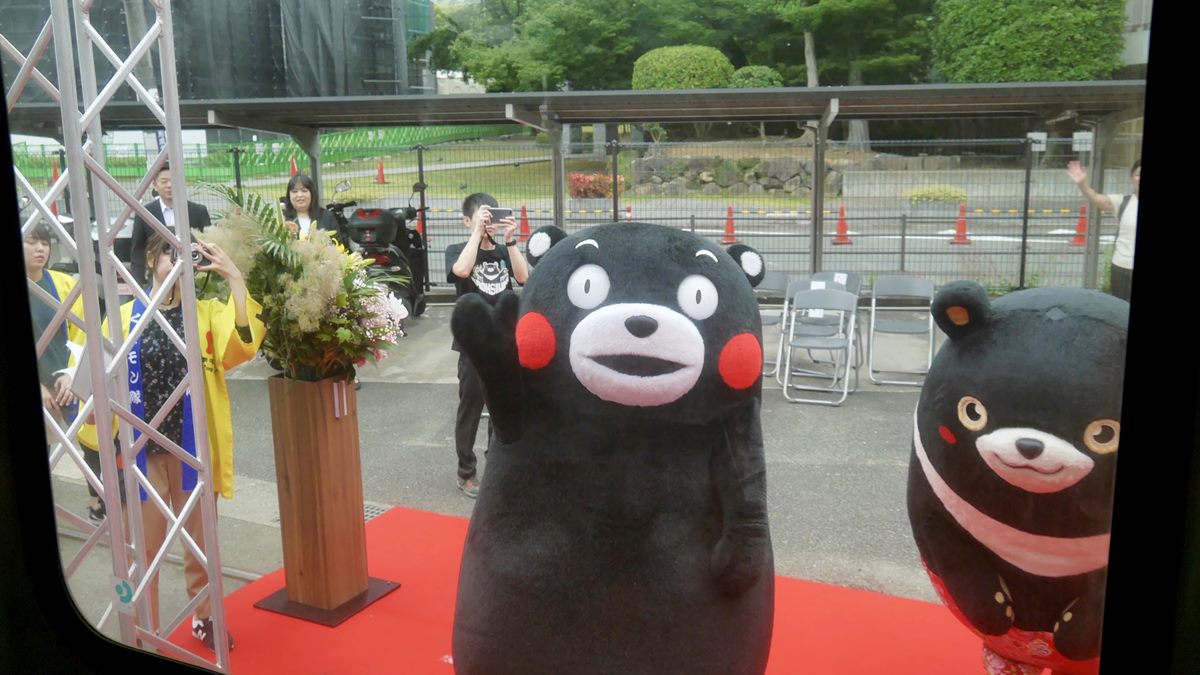 熊迷搭電車囉！台灣喔熊、高雄熊和熊本熊 日本市區趴趴走