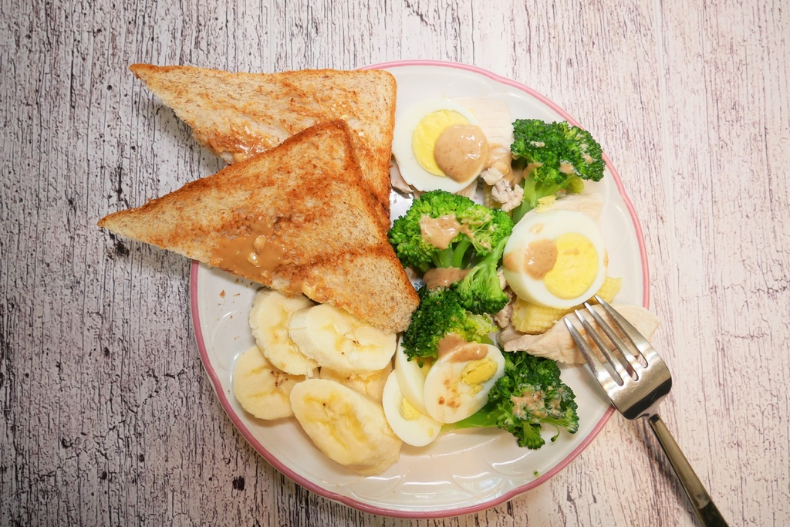 減脂ing麵包吐司、鮪魚蛋餅都可以吃！營養師激推5款澎湃早餐，讓你減肥也能吃飽飽