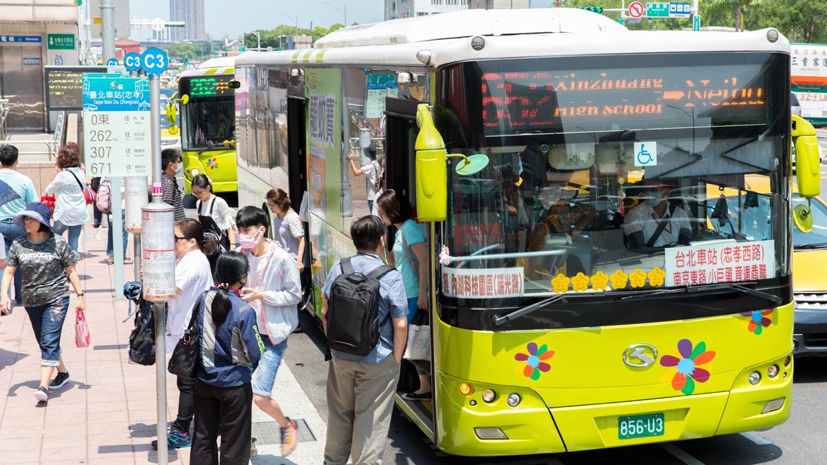 上下車都要嗶嗶！台北、新北「公車族新制」7月上路，少刷無轉乘優惠
