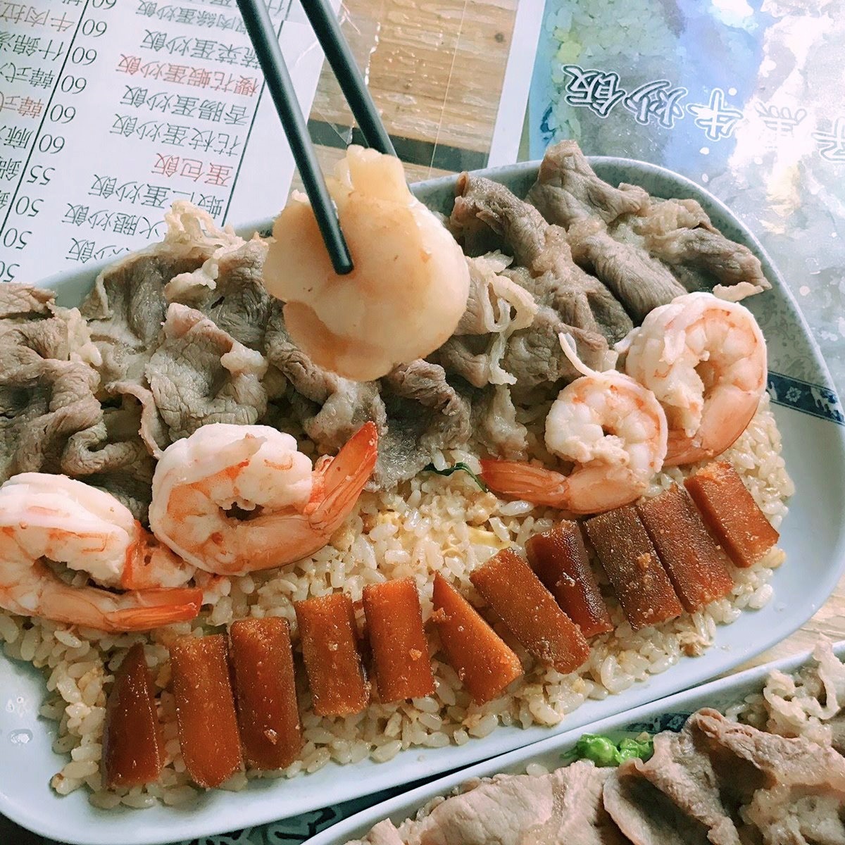 台南最霸氣炒飯！「F4炒飯」鋪滿大蝦、干貝、烏魚子、安格斯牛，網友激推
