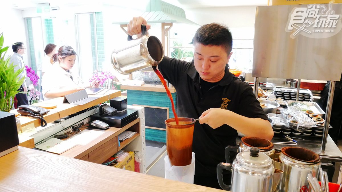 【新開店】港式燒鵝皮脆肉甜，但最搶戲是：香菜皮蛋鵝雜湯、珍珠奶茶